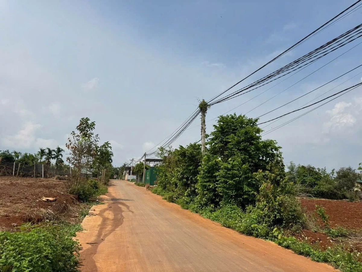 Bán lô đất 15x45m hẻm 473 Y Moan, Buôn Ma Thuột, giá 2 tỷ - Ảnh 1