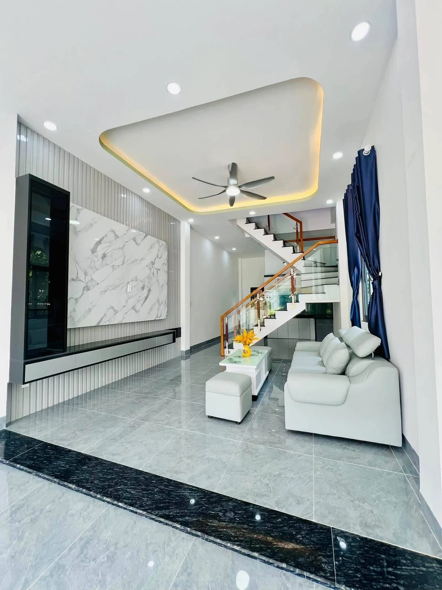 Bán nhà phố Thủ Đức 3PN 2WC, 56m², 2 tỷ 950 triệu - Ảnh thu nhỏ 2