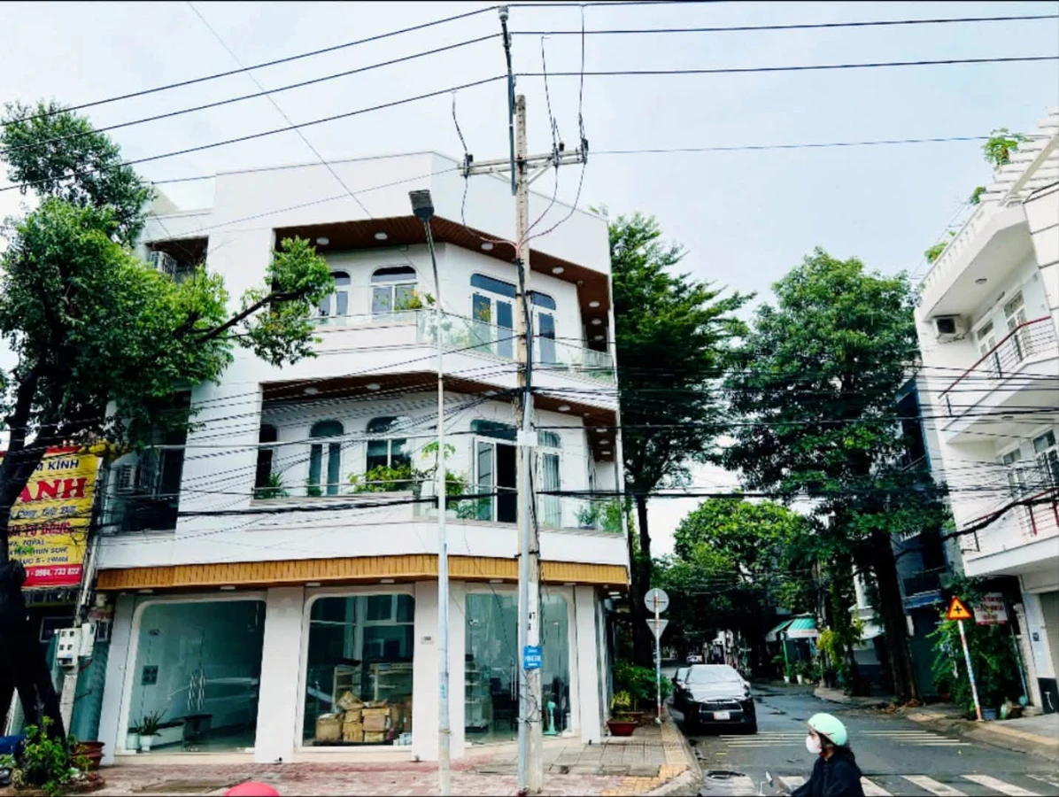 Cho thuê mặt bằng shophouse 170m² 2 mặt tiền đường 30/4 - Ảnh 1