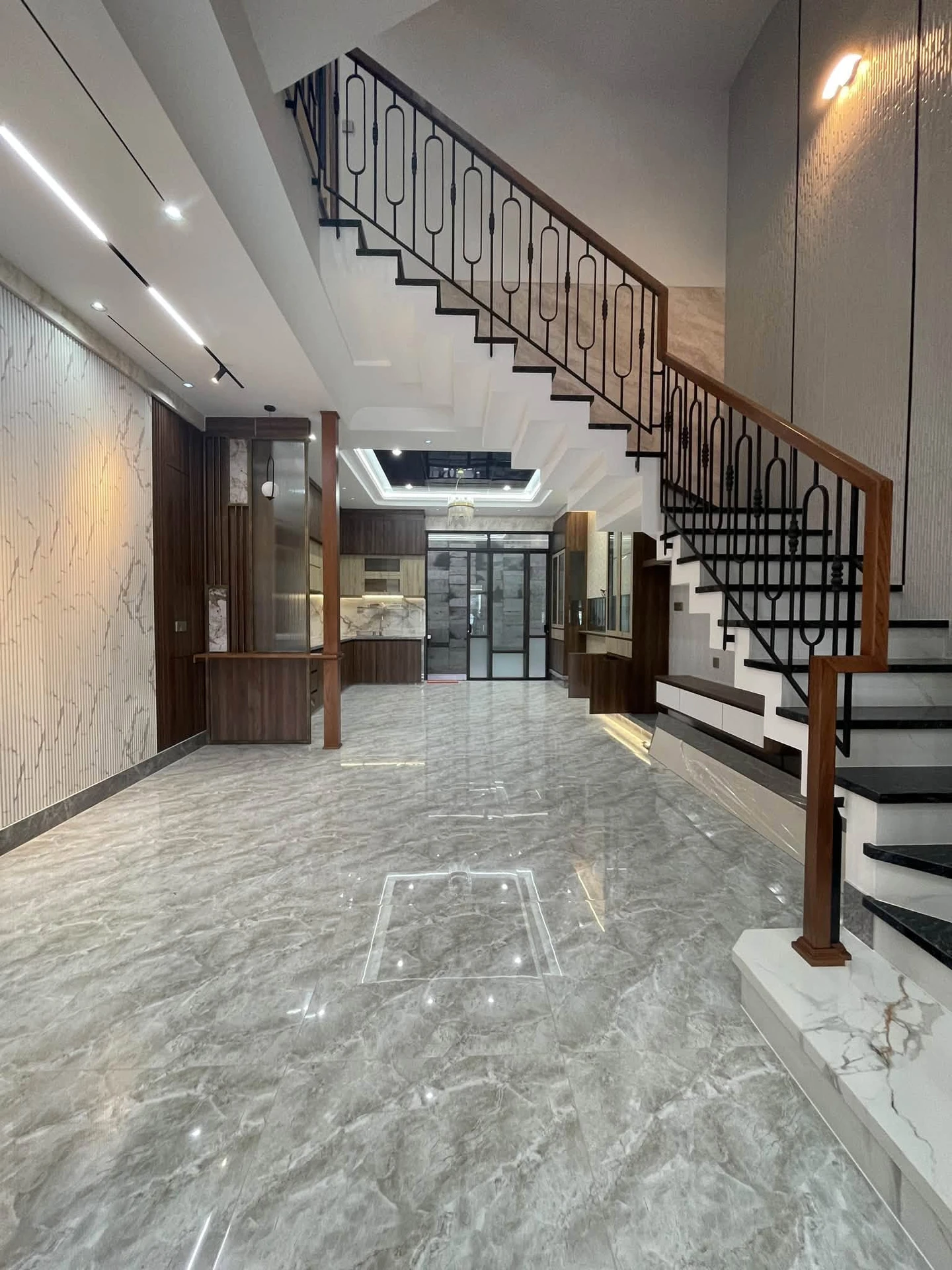 Bán nhà mặt tiền Tên Lửa 5x20m, 5 phòng ngủ 16 tỷ - Ảnh 1