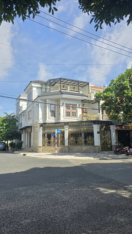 Cho thuê biệt thự 2 mặt tiền 4PN, 120m² Đông Hưng Thuận