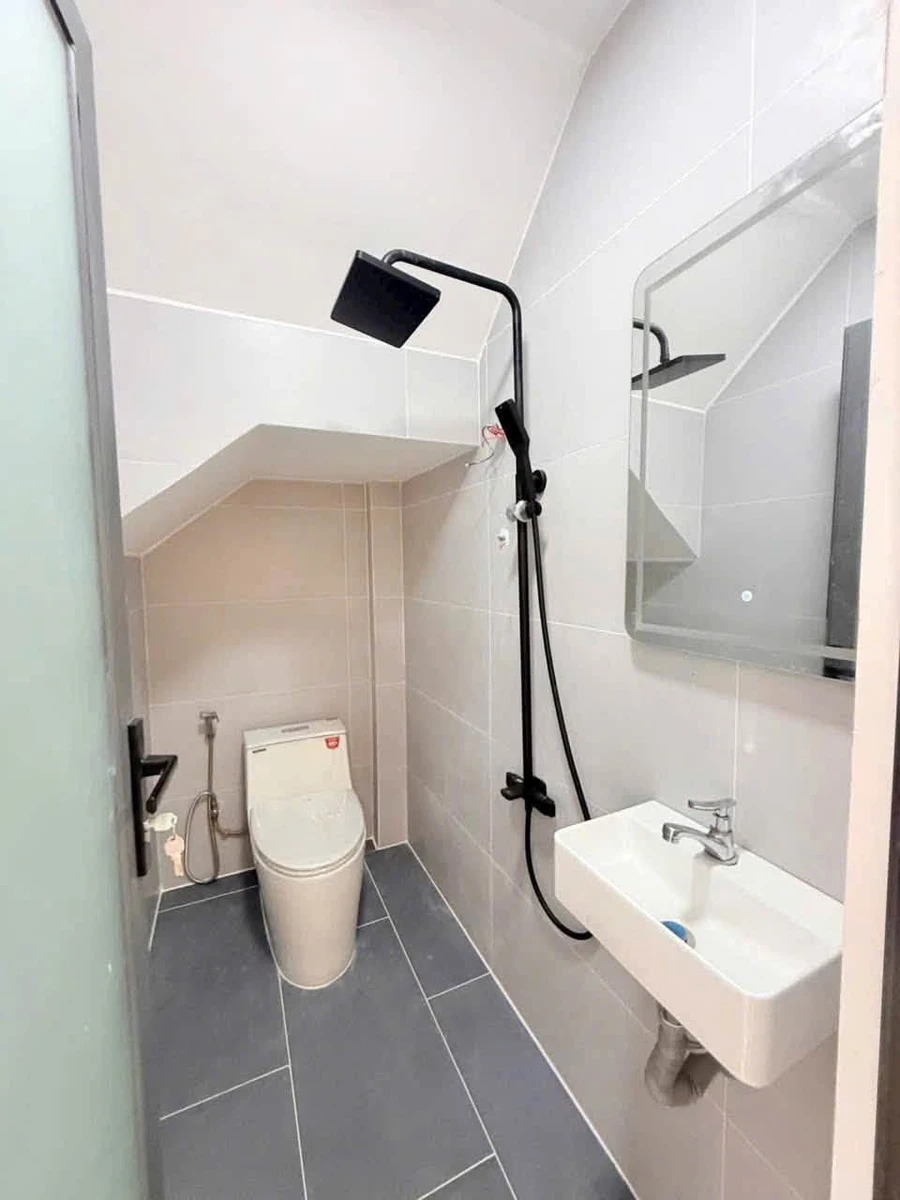 Bán nhà 1 trệt 1 lầu 70m² gần chợ Xóm Chiếu, Quận 4, giá 6,839 tỷ - Ảnh thu nhỏ 5