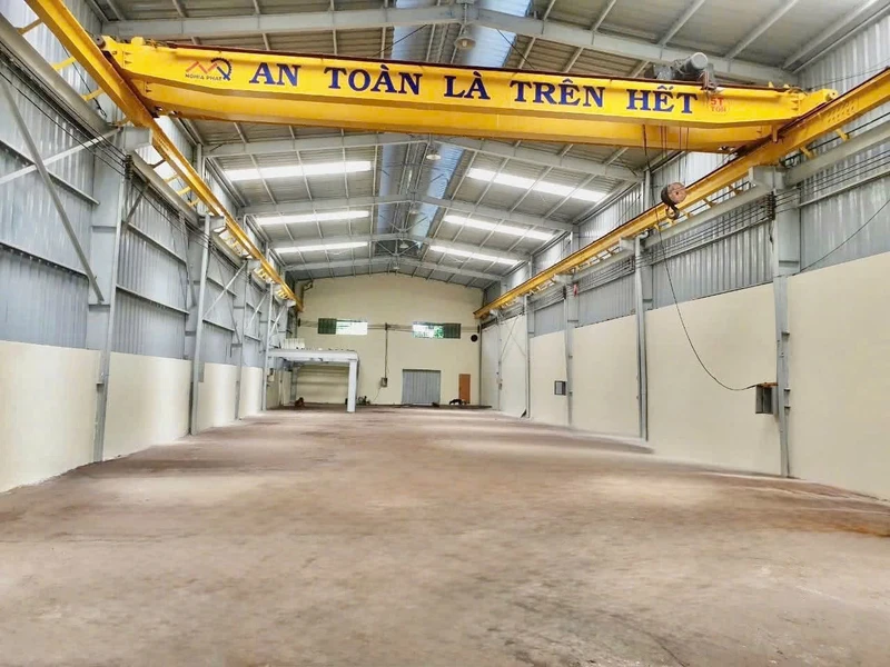 Cho thuê xưởng 800 m² mặt tiền Quốc Lộ 13, Thuận An