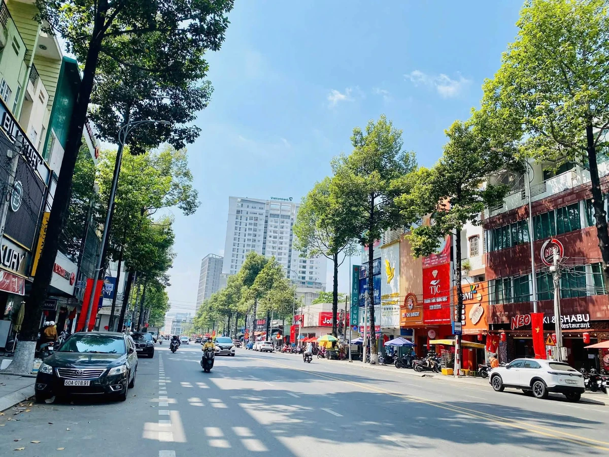 Cho thuê nhà nguyên căn 1 trệt 3 lầu 252m² Quận 12 - Ảnh 1