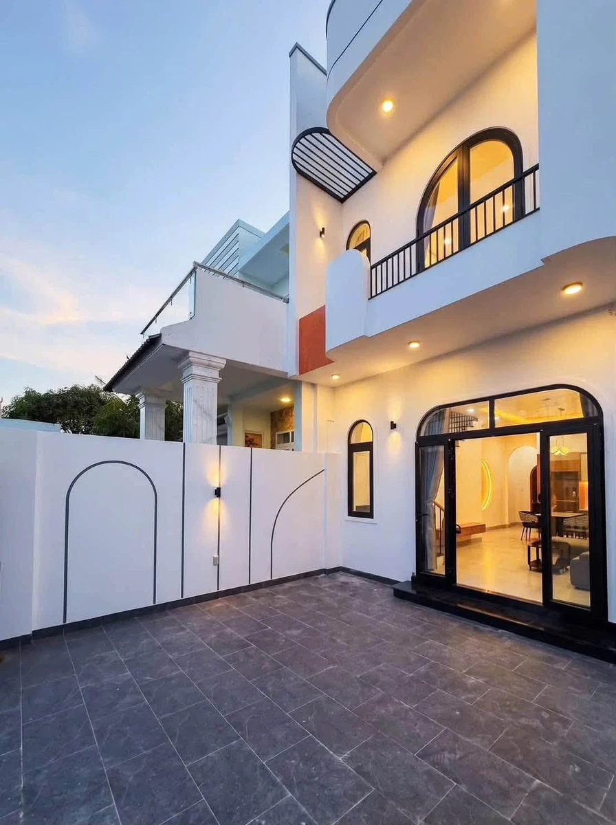 Bán nhà lầu 3PN 2WC 106.7m² Phạm Thị Ngư Phan Thiết - Ảnh 1