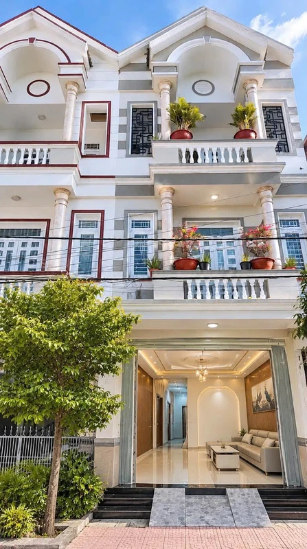 Bán nhà 1 trệt 3 lầu 240m² Cần Thơ 5,8 tỷ