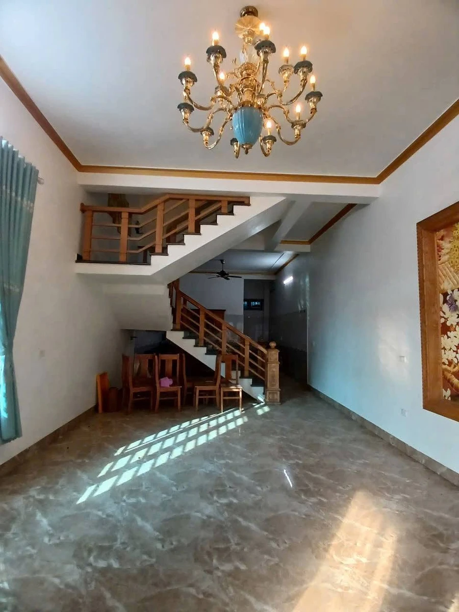 Bán nhà 3 tầng 4 PN 100m2 Đông Tiến trên 2 tỷ - Ảnh thu nhỏ 2