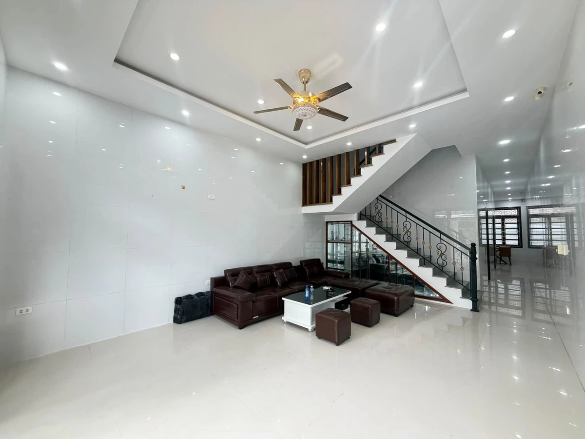 Nhà 3 tầng mặt tiền Lê Gia Đình, Huế, 114m², 6 tỷ - Ảnh thu nhỏ 4