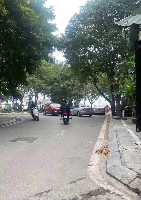 Bán biệt thự 104m2, 4 tầng, gần Hồ Tây, 65.8 tỷ