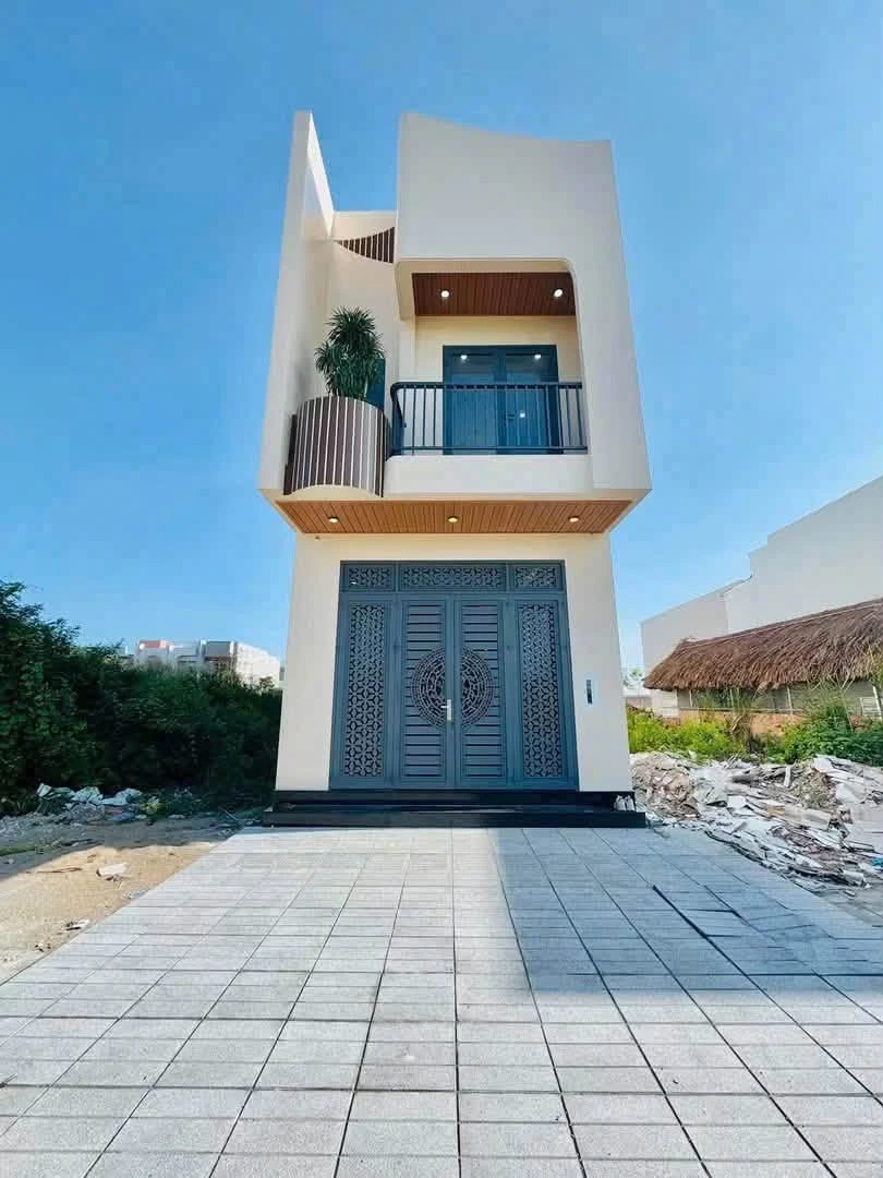 Bán nhà 3 phòng ngủ view công viên Rạch Giá 90m² - Ảnh 1