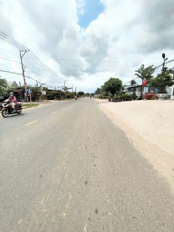 Bán nhà gác lửng mặt tiền Nguyễn Văn Linh, Tây Ninh 165m2, 3PN, 2.58 tỷ