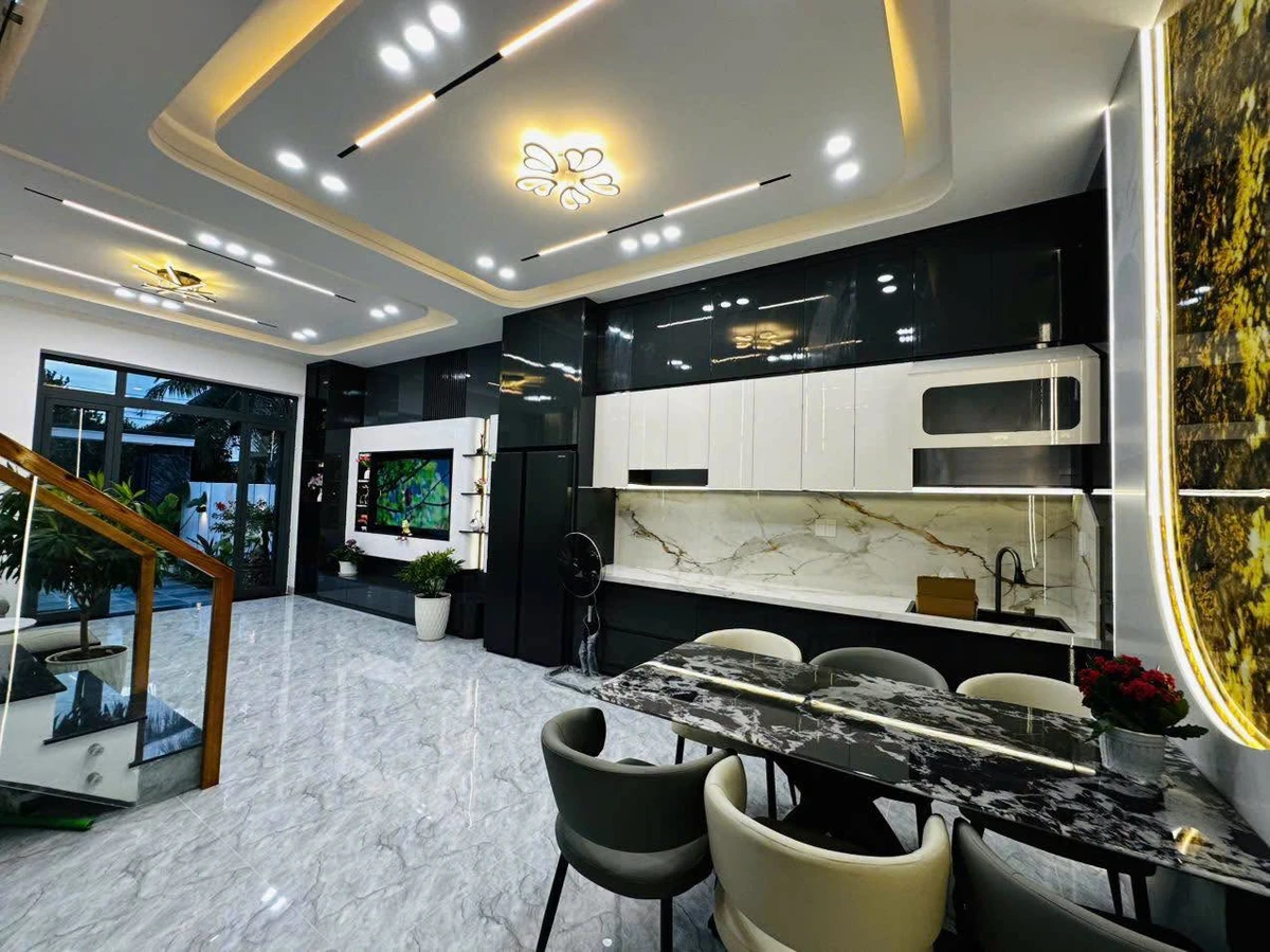 Bán nhà 2 tầng 110.7m2 full nội thất Diên Khánh - Ảnh thu nhỏ 3