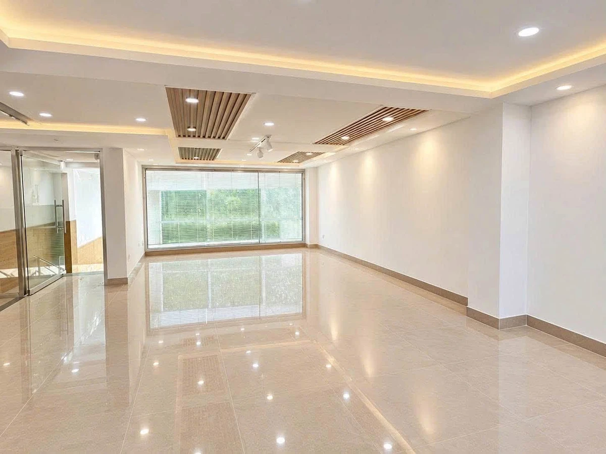 Cho thuê tòa nhà mặt tiền Khánh Hội, 108m², có thang máy - Ảnh thu nhỏ 2