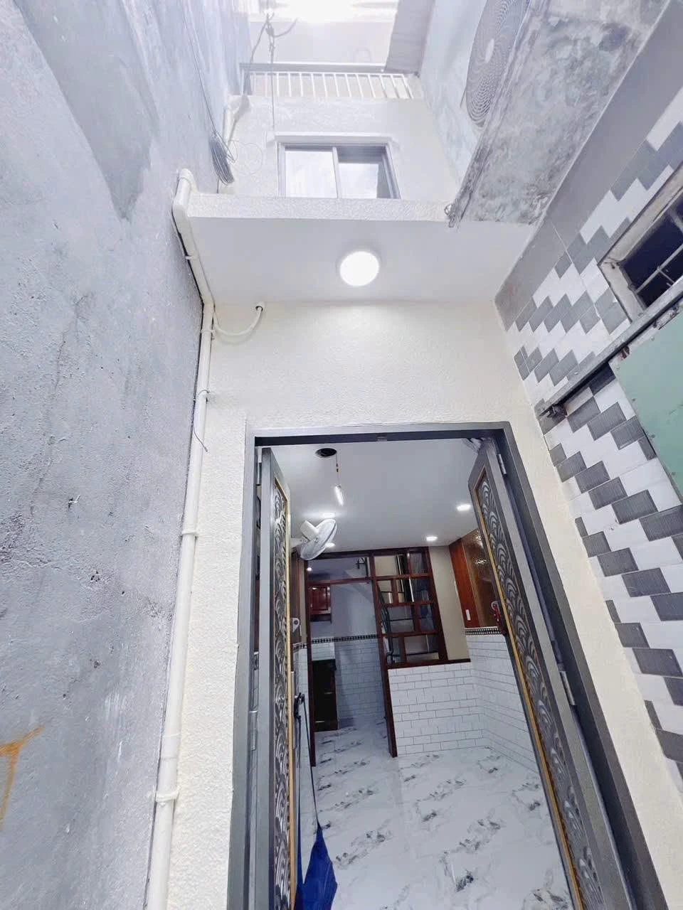 Bán nhà 4 tầng 75m² Đoàn Văn Bơ Quận 4 - Ảnh 1