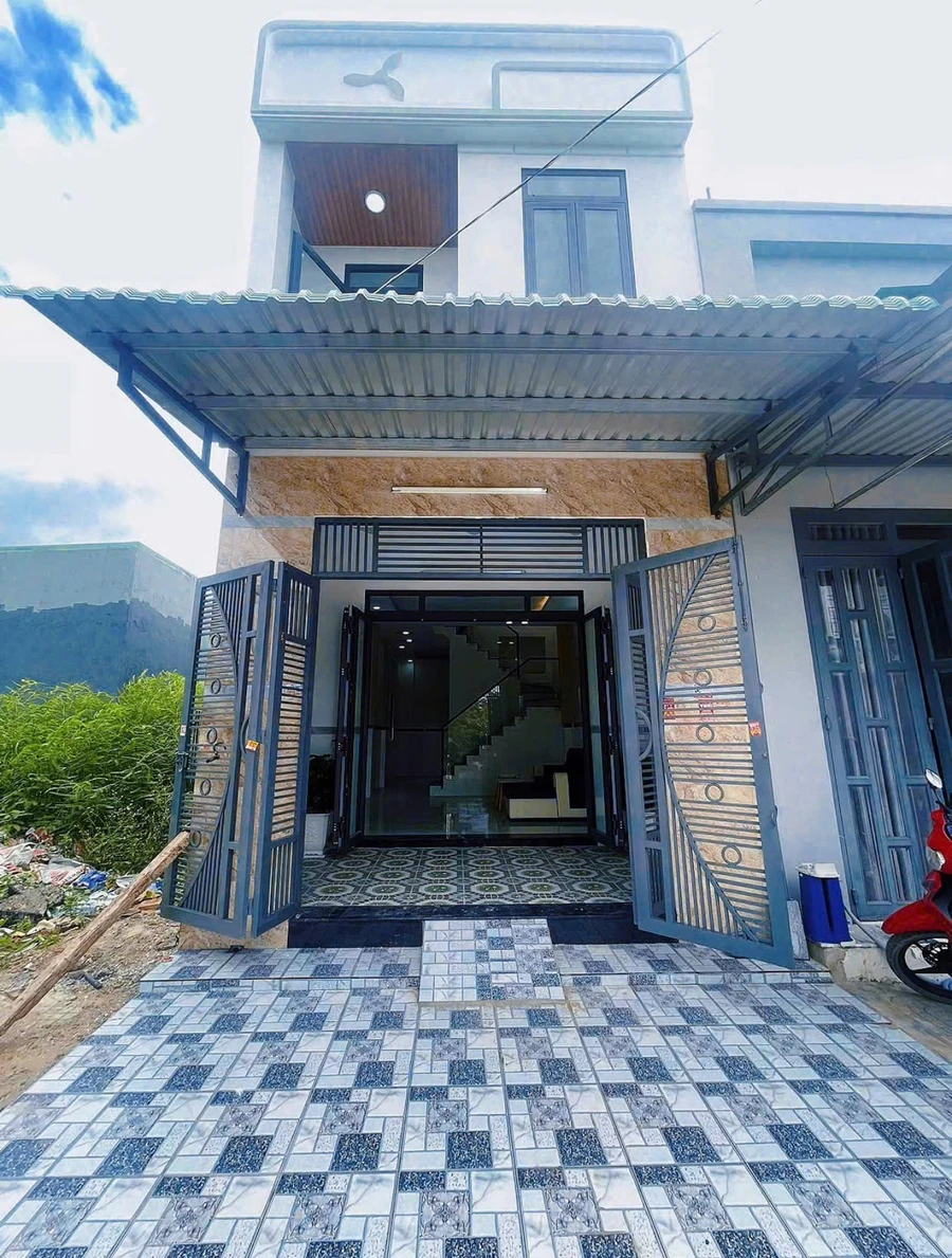 Bán nhà trệt lầu 3PN 67,5m2 giá 1,1 tỷ gần UBND xã Mỹ Hạnh Nam, Đức Hòa - Ảnh 1