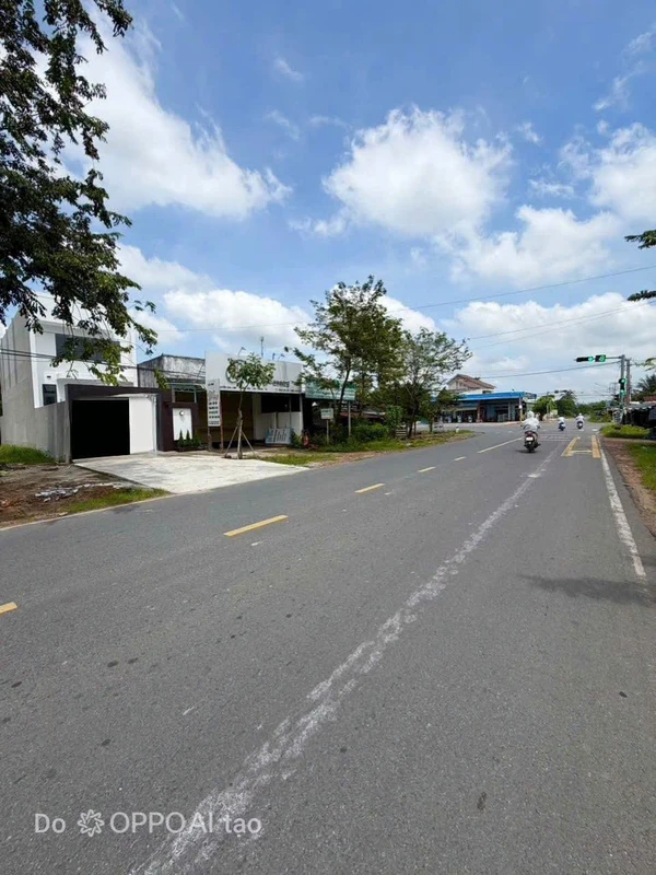 Bán nhà lầu lửng 3PN mặt tiền đường Nguyễn Văn Linh, Hòa Thành, Tây Ninh giá 2,39 tỷ
