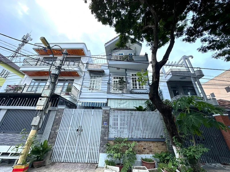 Bán nhà 3 tầng mặt tiền Phó Đức Chính gần biển Nha Trang