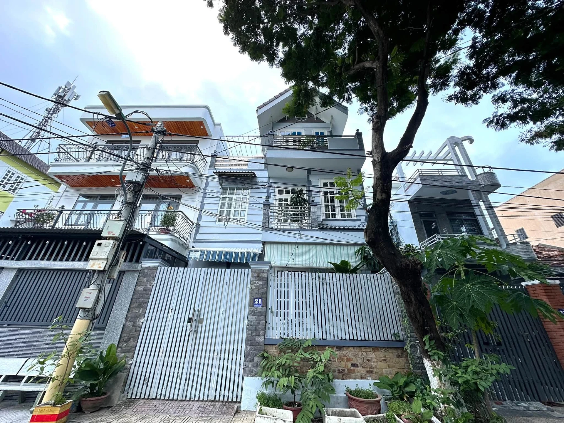 Bán nhà 3 tầng mặt tiền Phó Đức Chính gần biển Nha Trang - Ảnh 1