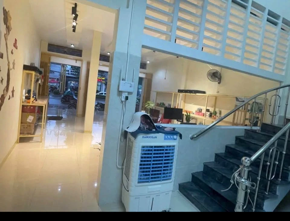 Cho thuê nhà mặt tiền 130m2 Lê Lợi, Quảng Ngãi 9 triệu/tháng - Ảnh thu nhỏ 2