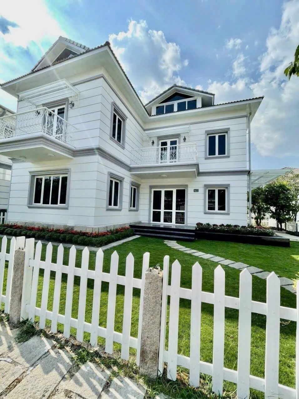 Bán biệt thự Compou Garden Home 379m2, giá 63 tỷ - Ảnh 1