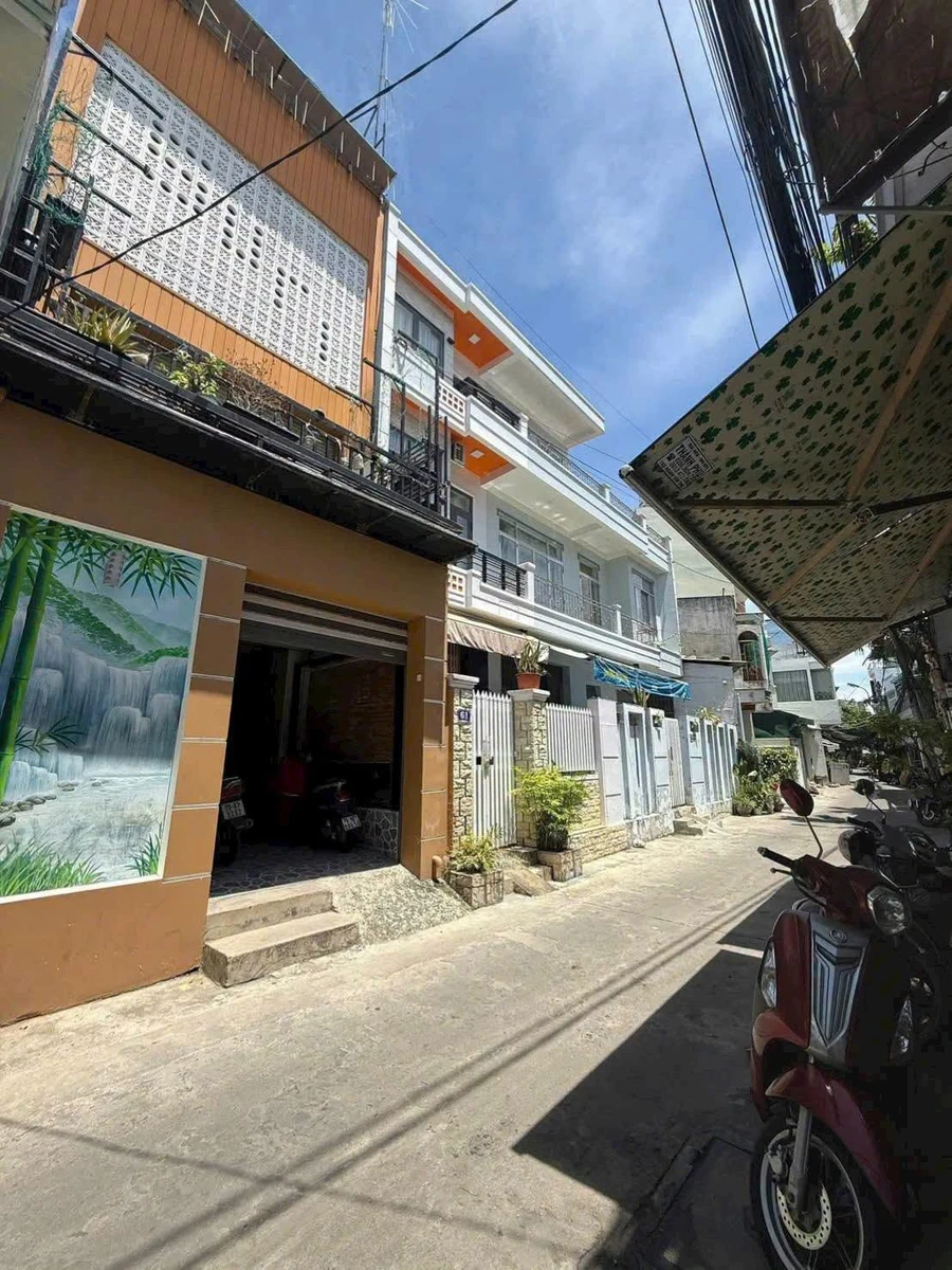Bán gấp nhà 3 tầng 64,9m² ô tô tận nhà, 2 mặt tiền, Phước Tân, Nha Trang - Ảnh 1
