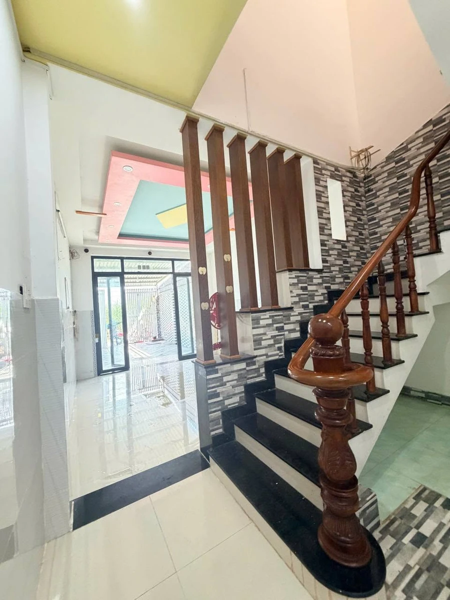 Bán nhà 1 trệt 1 lầu 4 phòng ngủ 4x22,9m KDC Phúc Giang - Long Cang, Cần Đước giá 1,88 tỷ - Ảnh thu nhỏ 2