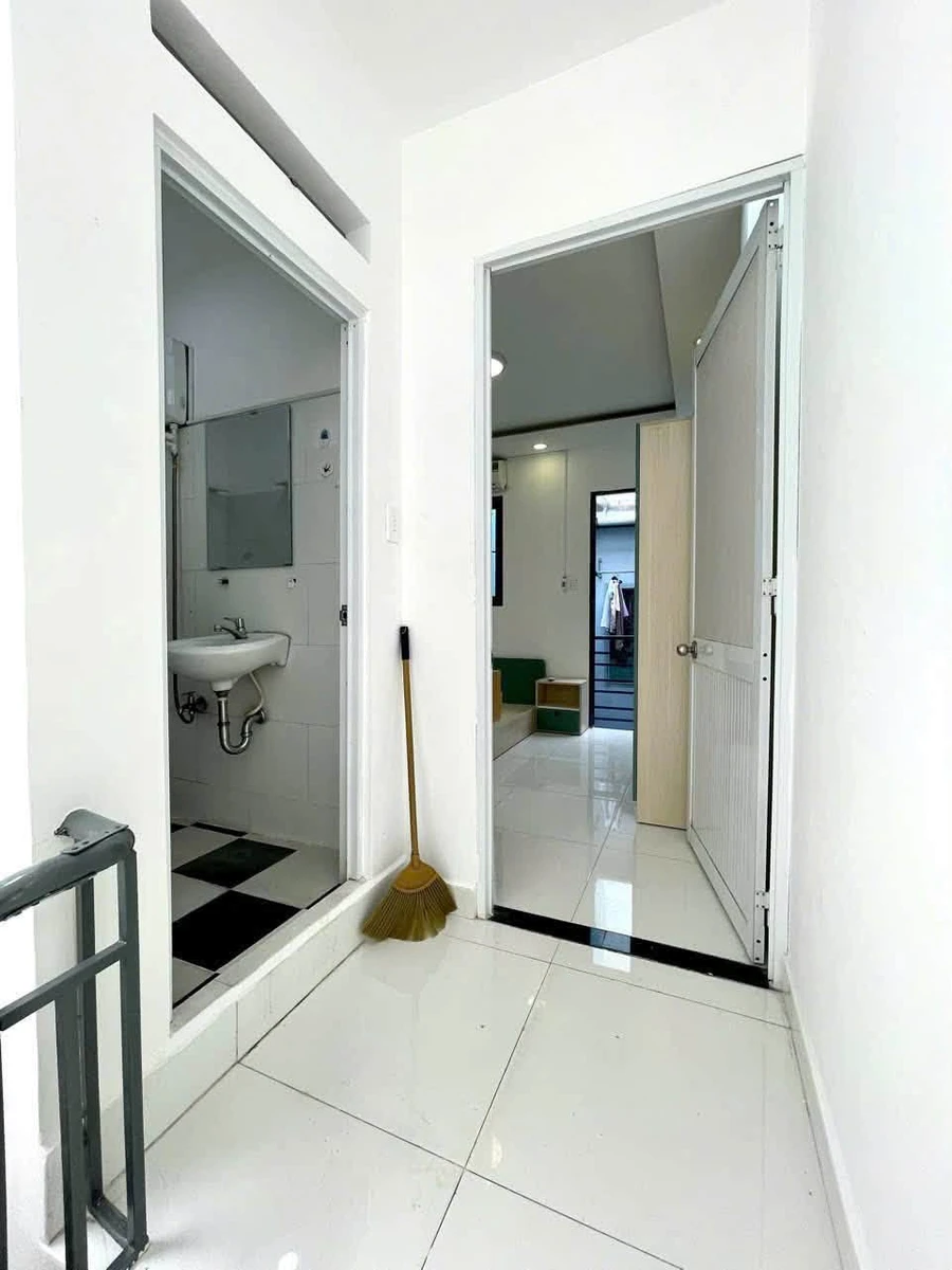 Cho thuê nhà nguyên căn hẻm 3 gác 4,3x12 Nguyễn Trãi, 3PN, 14,5 triệu/tháng - Ảnh thu nhỏ 2