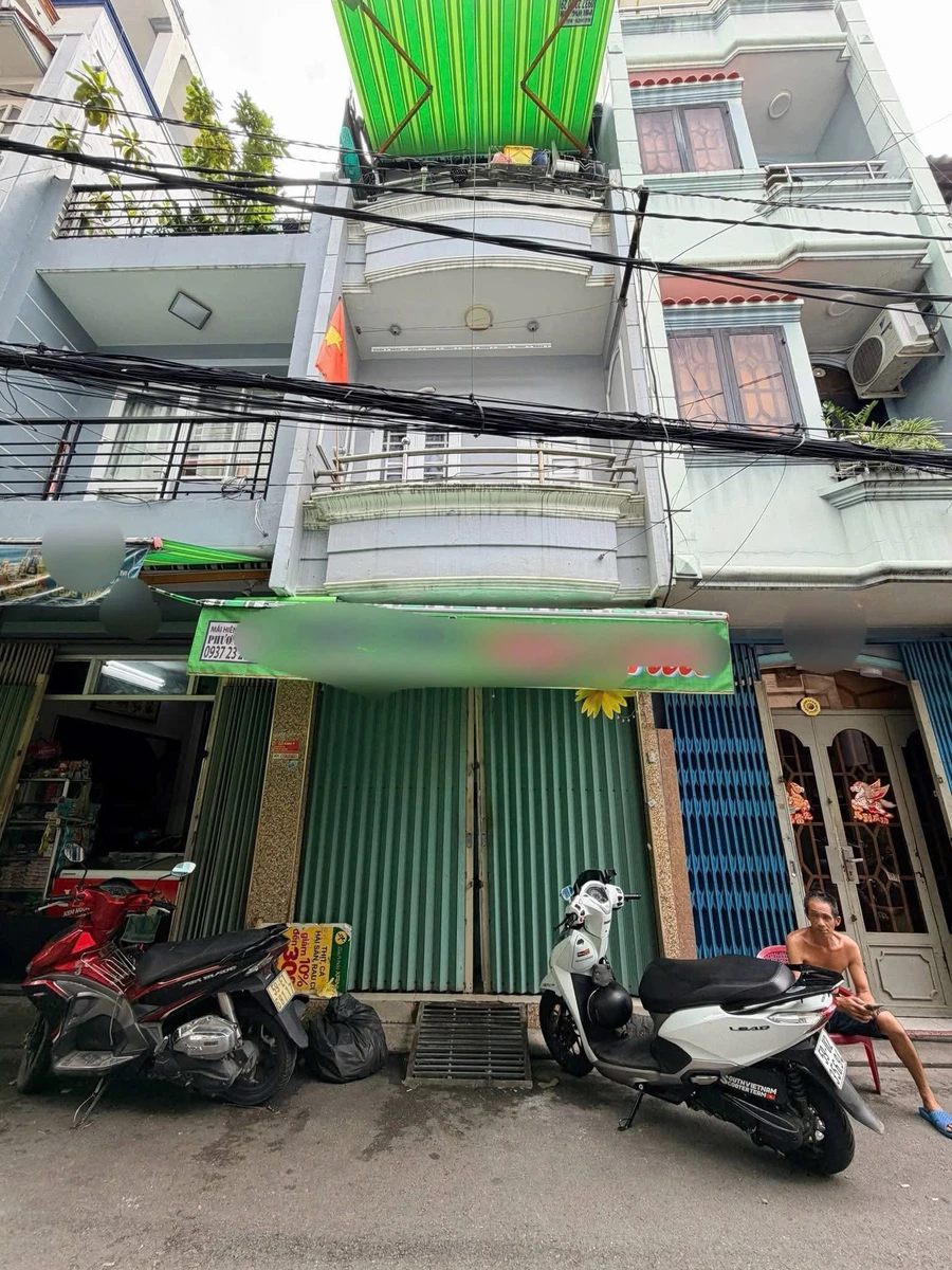 Cho thuê nhà phố 4PN mặt tiền Ngô Thời Nhiệm, Phú Nhuận, 17tr/tháng - Ảnh 1