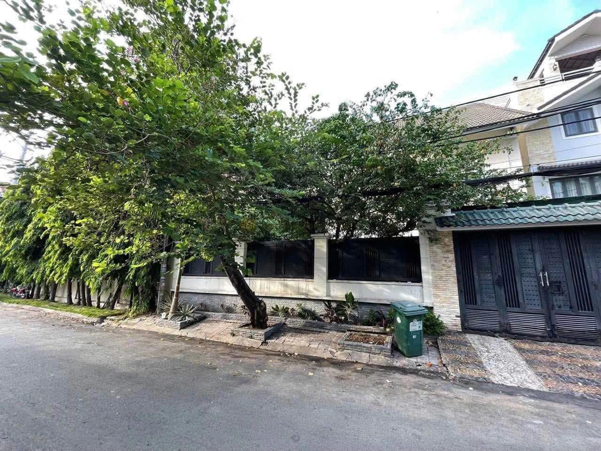 Bán biệt thự Nguyễn Văn Hưởng, Thảo Điền, 379m2, 3 tầng - Ảnh thu nhỏ 2