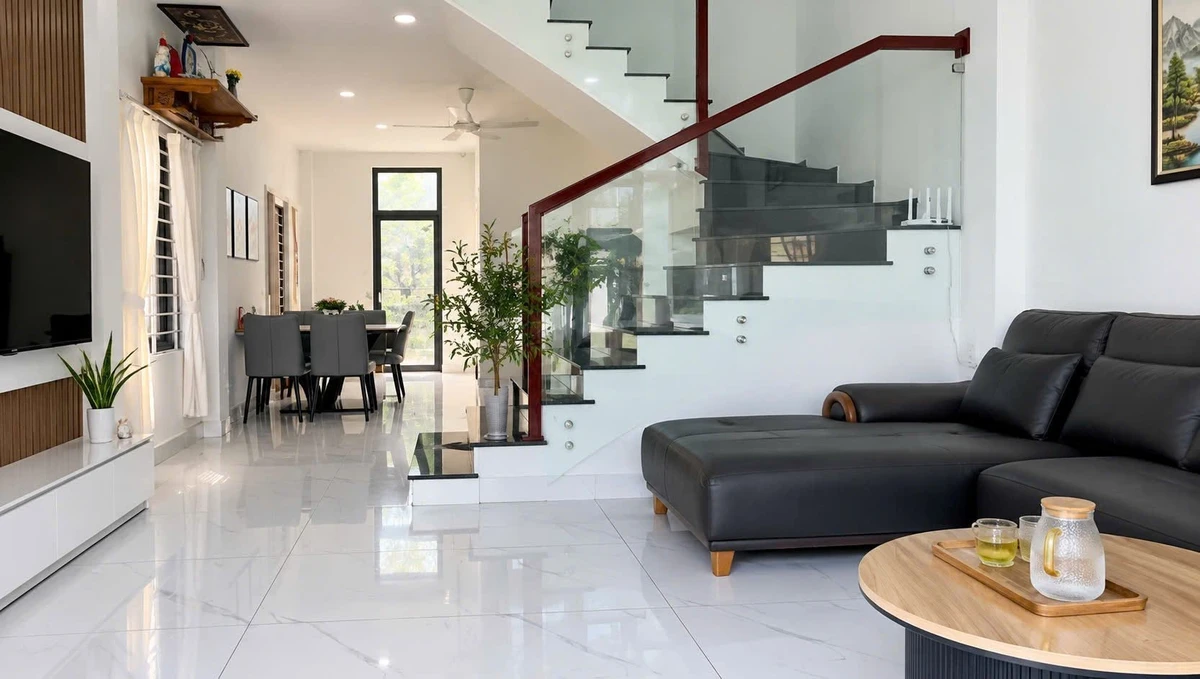 Bán nhà 1 trệt 1 lầu 104,5m2 TT Phú Long - Ảnh 1