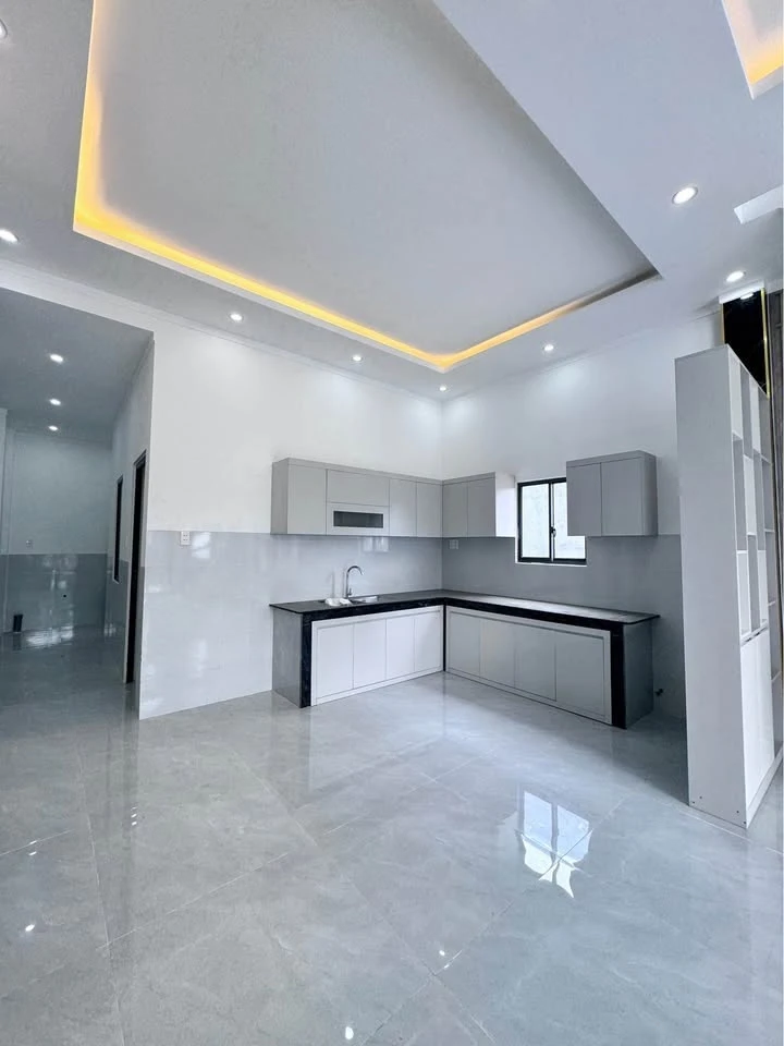 Nhà 2 lầu mới xây bán 1 tỷ 650 triệu, 100m2 - Ảnh thu nhỏ 3