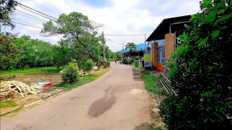 Bán đất mặt tiền đường Lò Than 148m2, gần chợ Suối Cát, giá 650 triệu
