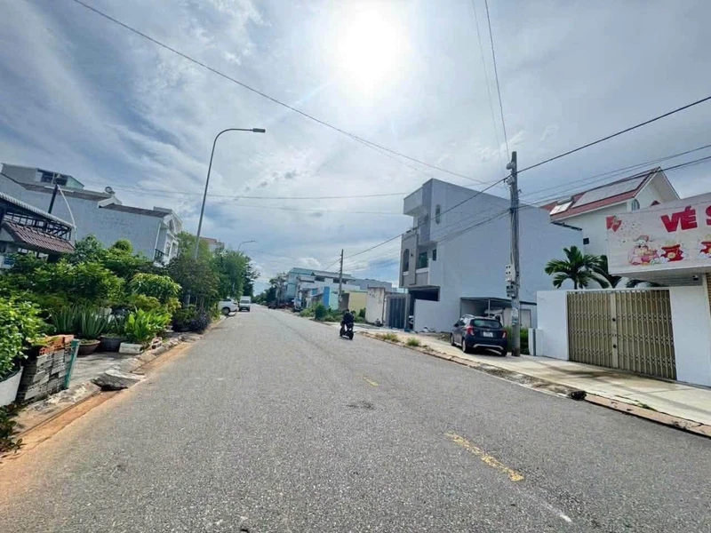 Bán nhà 1 trệt 1 lầu 3 PN, 174m² mặt đường Hoàng Bích Sơn, Phan Thiết