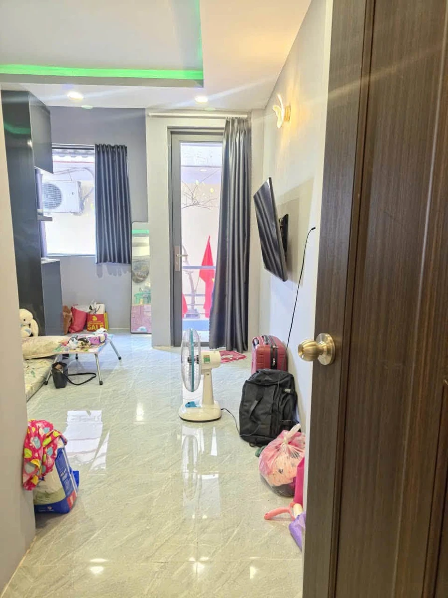 Bán nhà hẻm Nguyễn Tất Thành Quận 4, 30.7m2, trệt 2 lầu, 2PN 3WC, giá 4.4 tỷ - Ảnh thu nhỏ 4