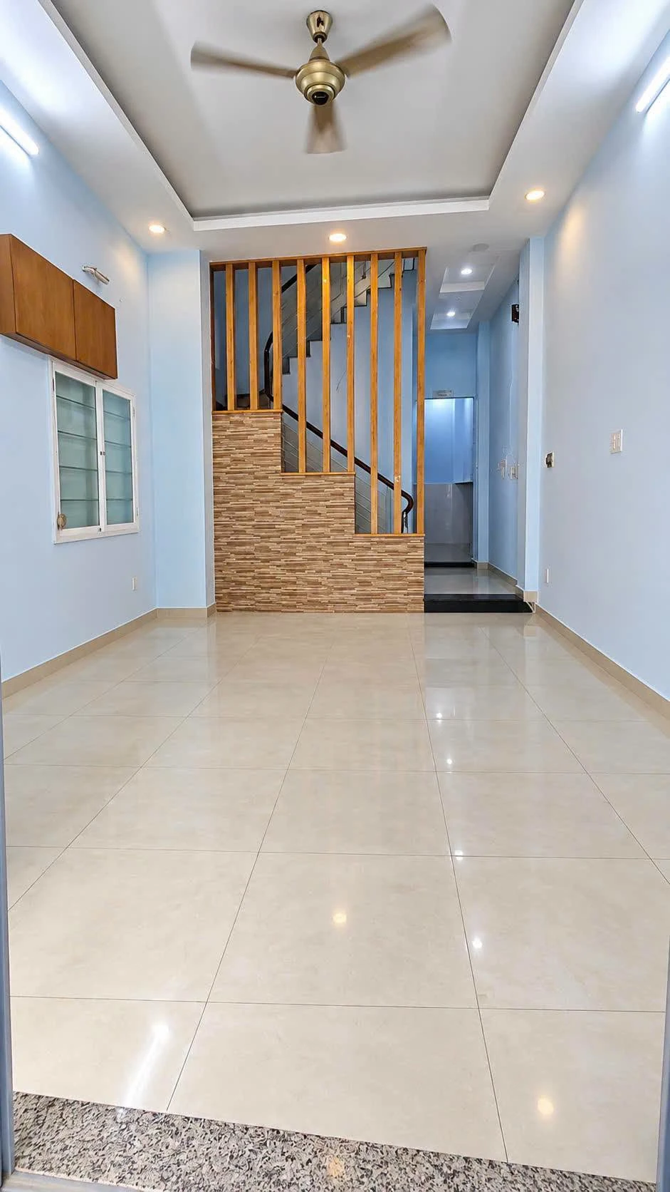 Cho thuê nhà nguyên căn 5PN, 60m², Quận 10 - Ảnh 1