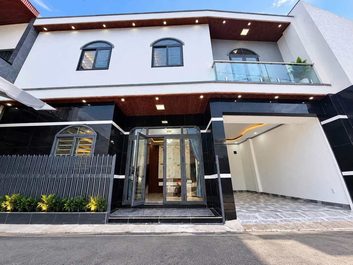 Bán nhà 1 trệt 1 lầu 67m² sát chợ Tân Phong, Bình Tân - Ảnh 1