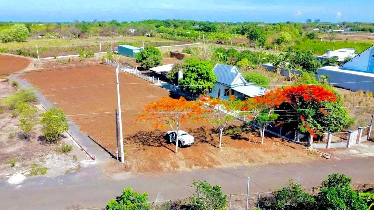 Bán đất 2317,9m² góc 2 mặt tiền, Xã Đất Đỏ, Bà Rịa - Vũng Tàu - Ảnh 1