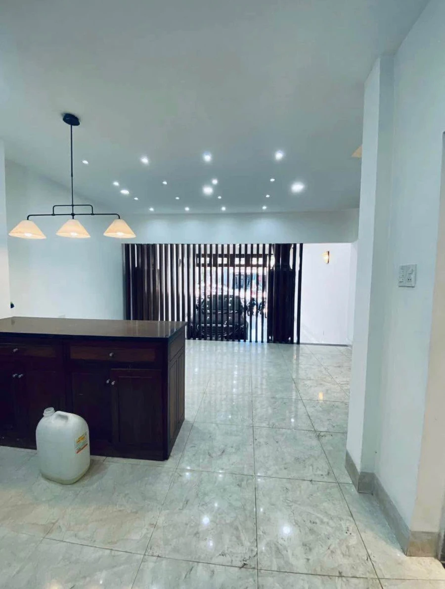 Cho thuê nhà nguyên căn 4PN 5WC mặt tiền Đinh Tiến Hoàng 48m² - Ảnh 1