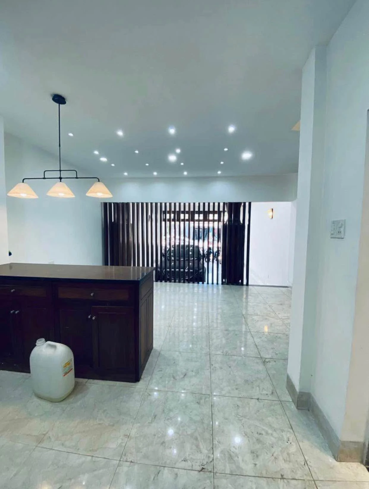 Cho thuê nhà nguyên căn 4PN 5WC mặt tiền Đinh Tiến Hoàng 48m² - Ảnh 1