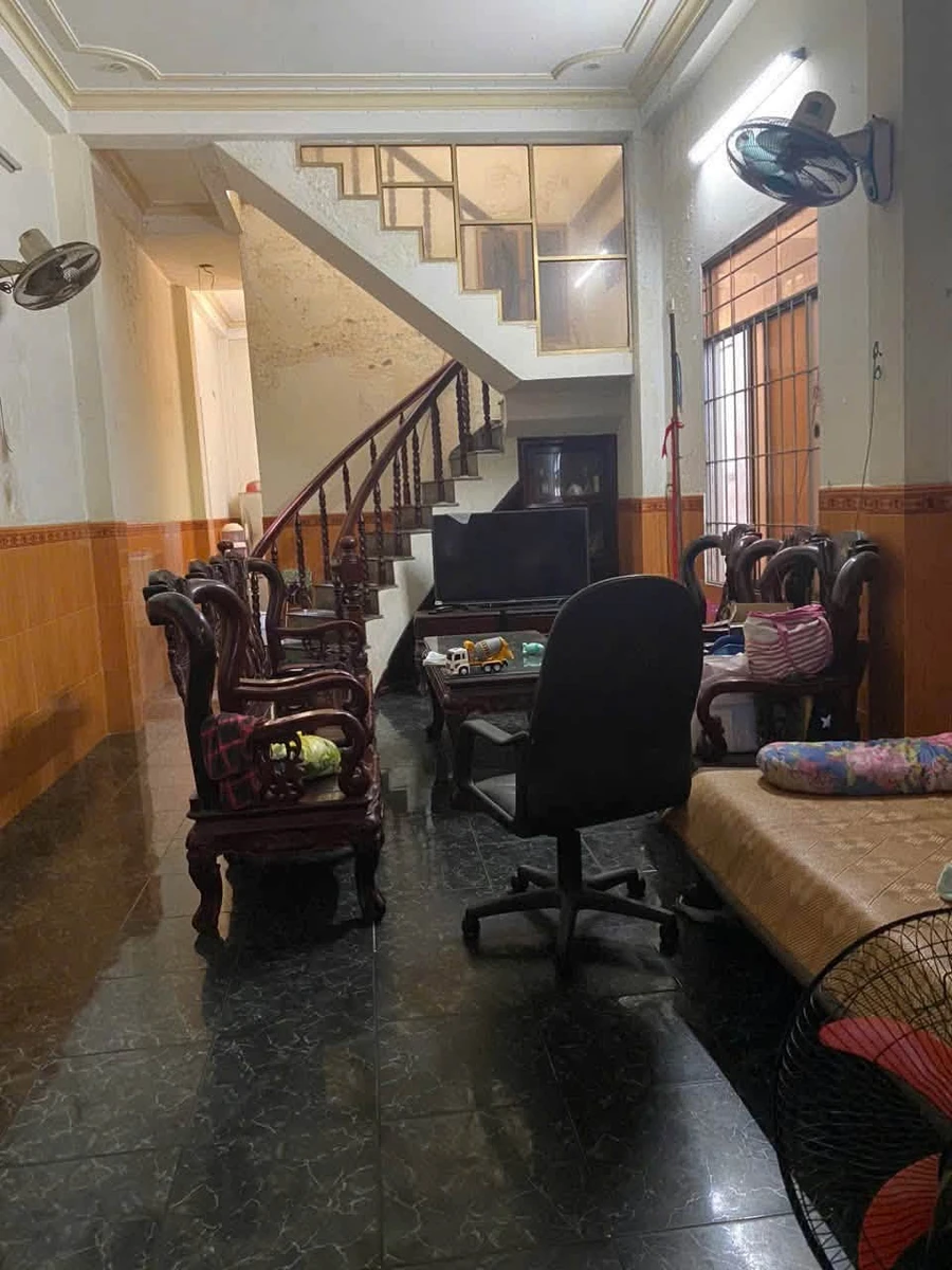 Bán nhà 2 tầng mặt tiền 161m² Lý Nam Đế Nha Trang - Ảnh 1
