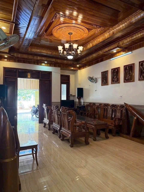 Bán nhà 2 mặt tiền 200m2, 3PN, Buôn Ma Thuột, 5 tỷ 3