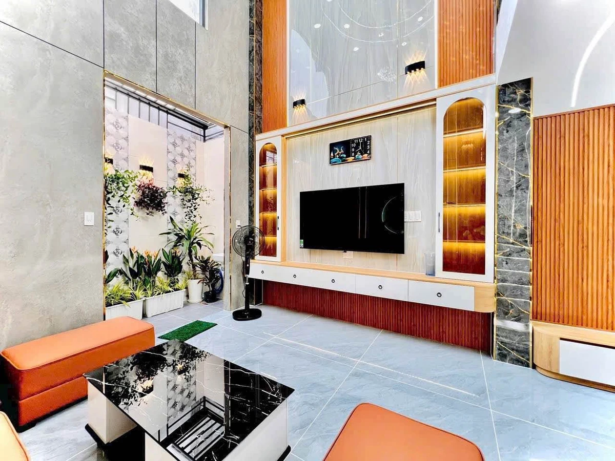 Bán nhà phố 1 trệt 1 lửng 3 lầu 52m² full nội thất Huỳnh Thị Hai, Quận 12, giá 6,89 tỷ - Ảnh thu nhỏ 3