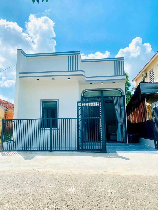Bán nhà 2 phòng ngủ 60m² 979 triệu gần chợ Long Hoa Tây Ninh