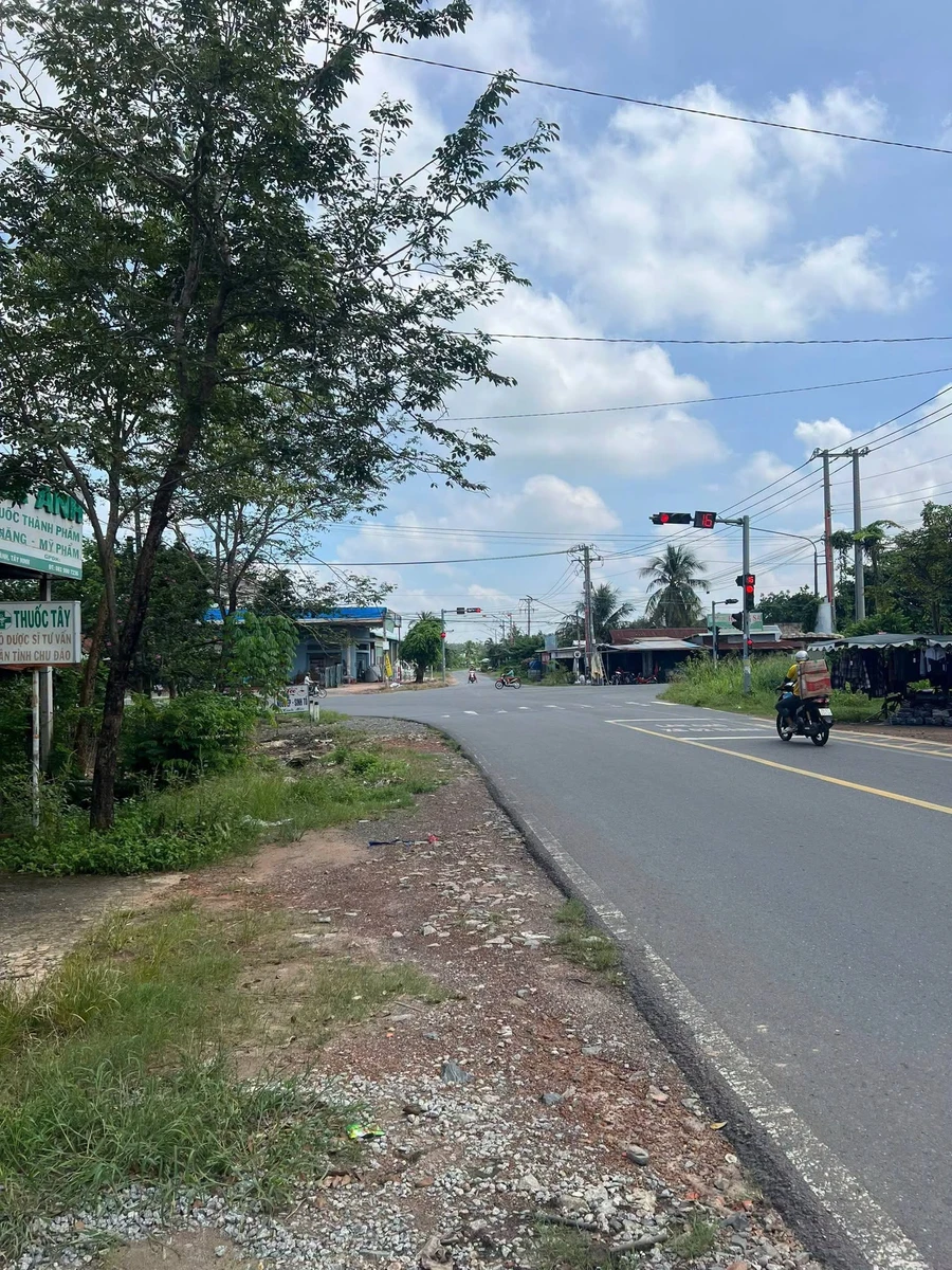 Bán nhà lầu mặt tiền Nguyễn Văn Linh 5x23m, 3PN, tặng nội thất, Long Hoa, Tây Ninh - Ảnh thu nhỏ 2