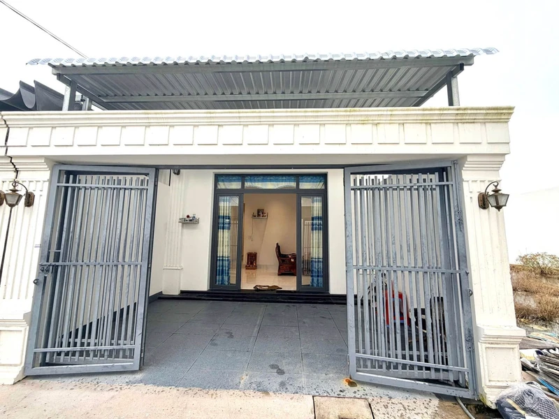 Bán nhà 2 phòng ngủ 110m² gần chợ Tân Trụ, Long An