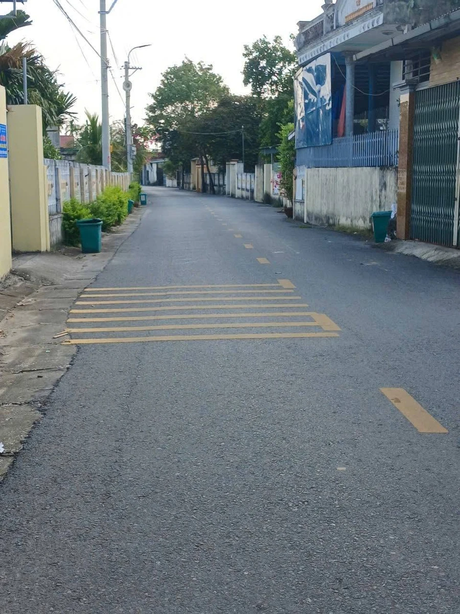 Bán nhà 3 tầng 4 PN 100m2 Đông Tiến trên 2 tỷ - Ảnh 1