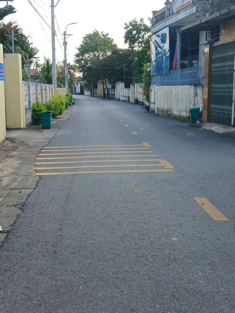 Bán nhà 3 tầng 4 PN 100m2 Đông Tiến trên 2 tỷ - Ảnh 1