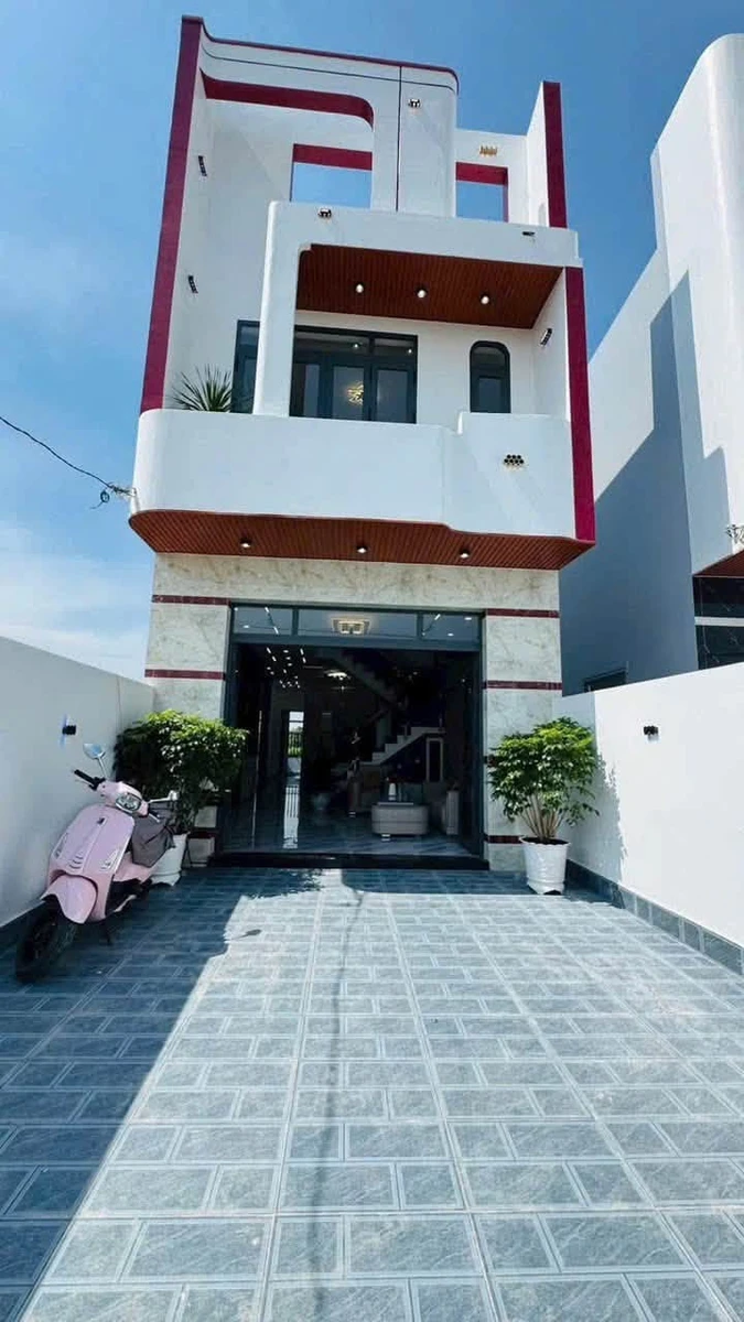 Bán nhà hiện đại 115m² gần chợ Bình Chánh, 3 PN 3 WC - Ảnh thu nhỏ 2