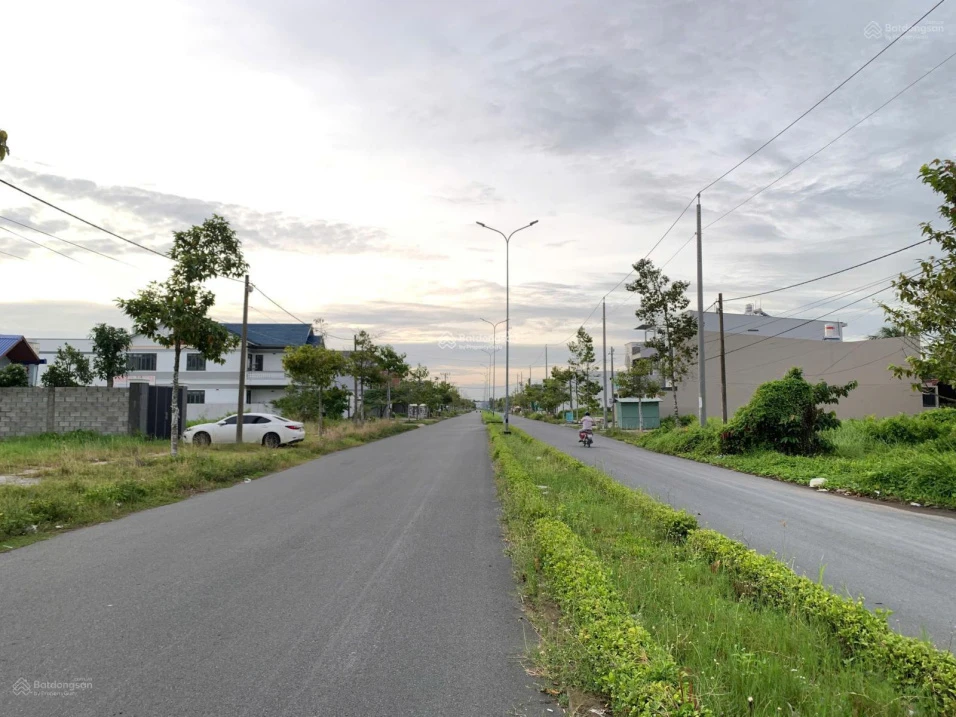 Bán rẻ nền đất mặt tiền đường 20m KDC Minh Linh, Phường 5, TP. Vĩnh Long - DT 125m2 (5x25m) - Ảnh 1