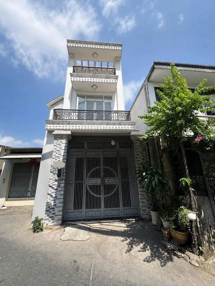 Bán nhà mới 3 tầng BTCT đường Bùi Tư Toàn, hẻm xe hơi, 4,6x17m, giá 7,6 tỷ, Bình Tân - Ảnh 1